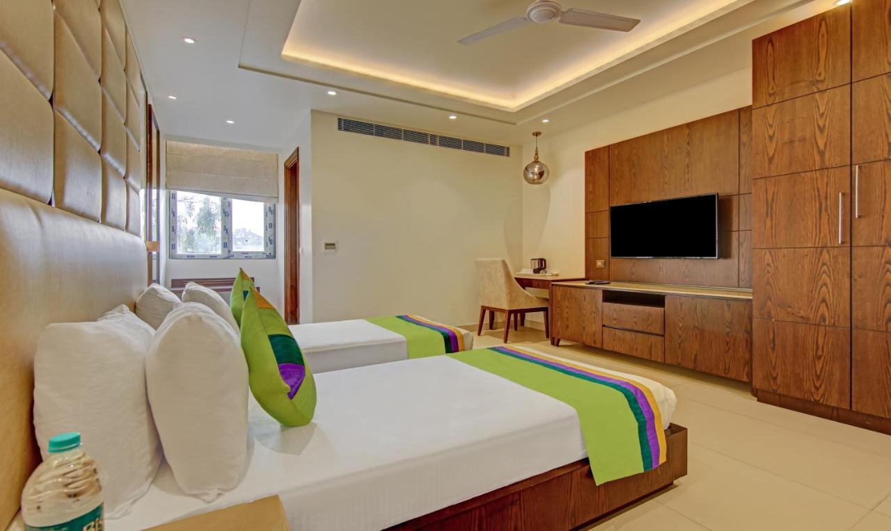 Treebo Premium Relax Inn Patel Nagar New Delhi Exterior photo