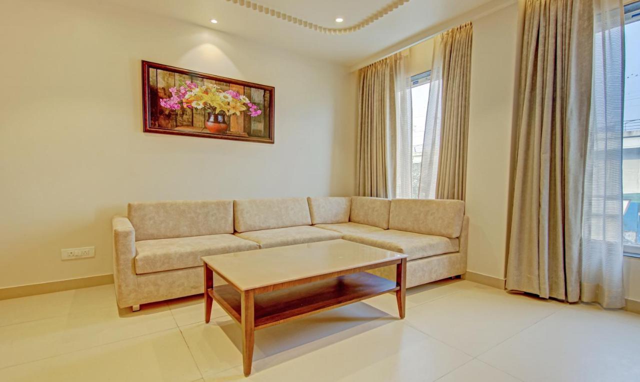 Treebo Premium Relax Inn Patel Nagar New Delhi Exterior photo