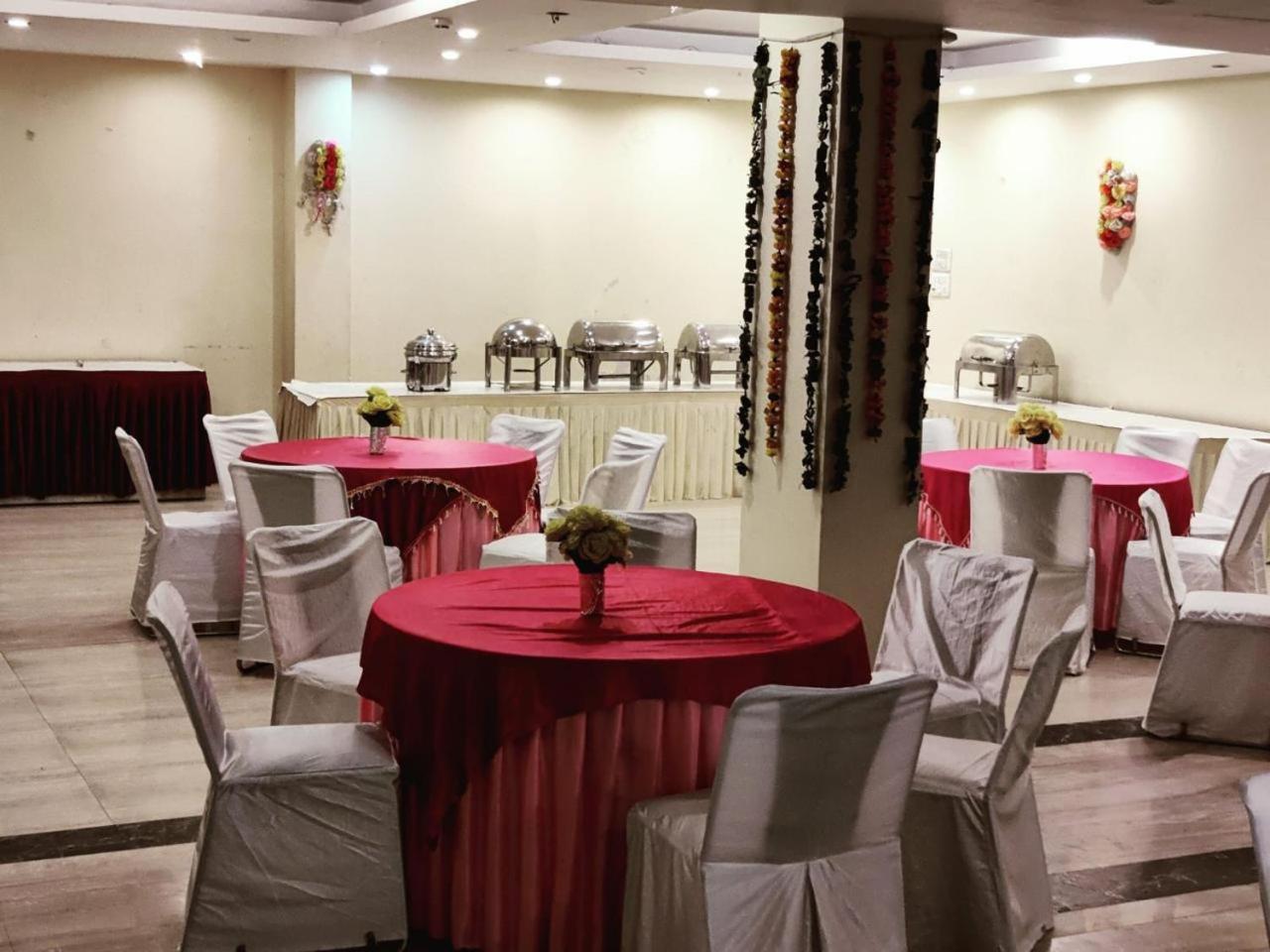 Treebo Premium Relax Inn Patel Nagar New Delhi Exterior photo