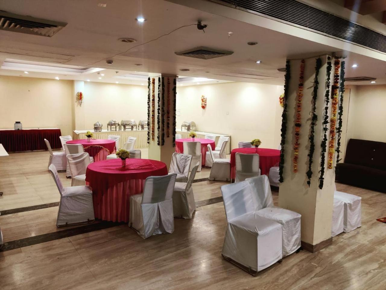 Treebo Premium Relax Inn Patel Nagar New Delhi Exterior photo