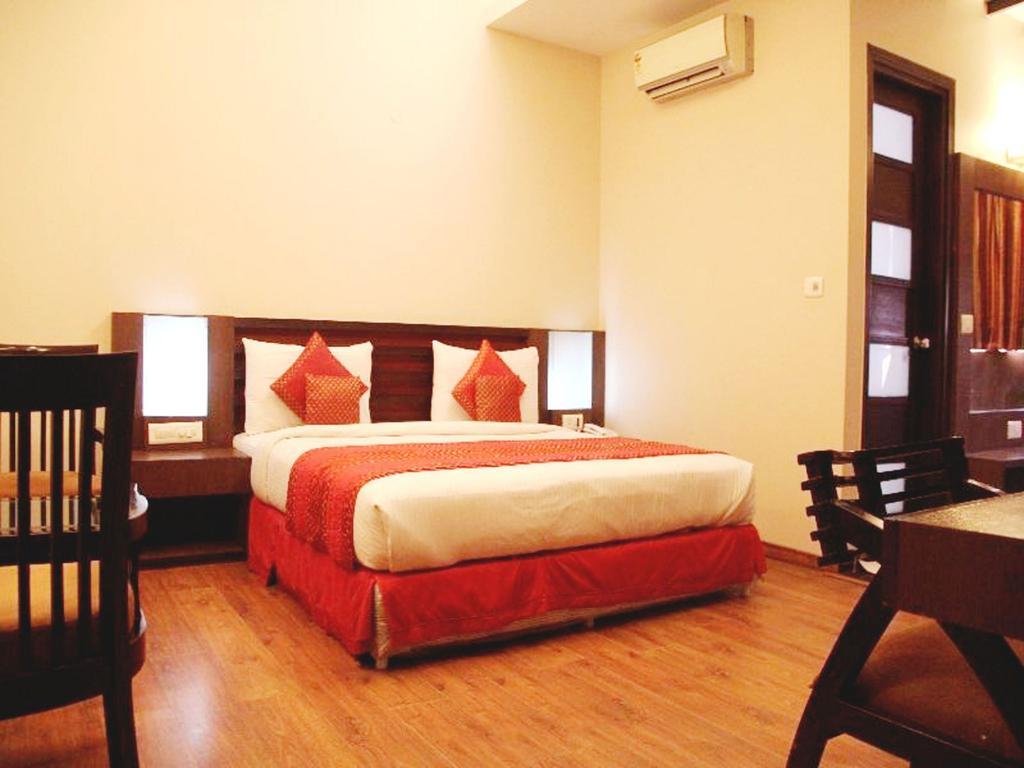 Treebo Premium Relax Inn Patel Nagar New Delhi Exterior photo