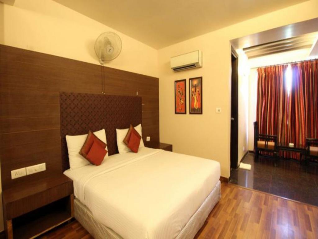 Treebo Premium Relax Inn Patel Nagar New Delhi Exterior photo