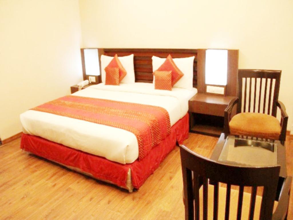 Treebo Premium Relax Inn Patel Nagar New Delhi Exterior photo