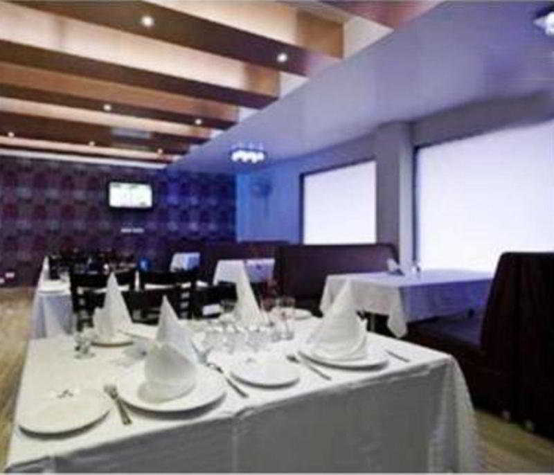 Treebo Premium Relax Inn Patel Nagar New Delhi Exterior photo
