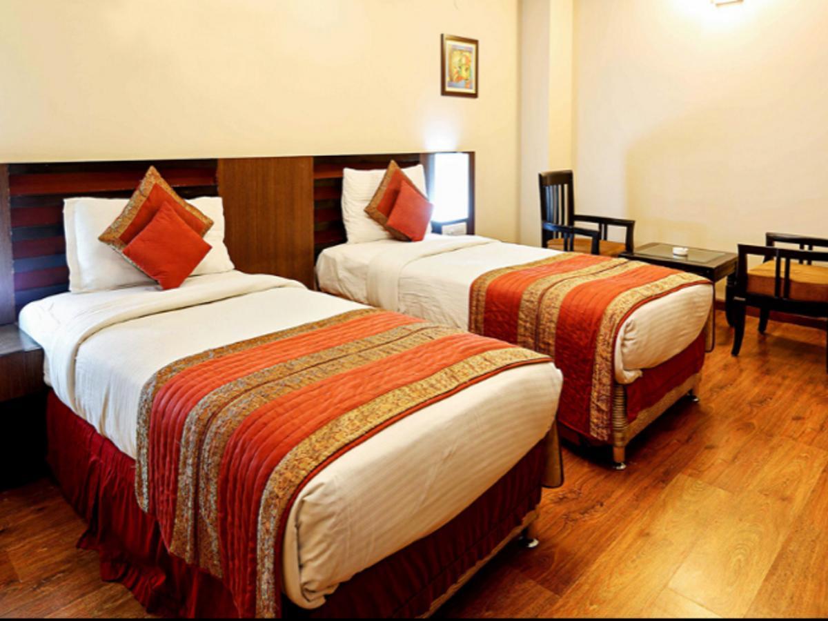 Treebo Premium Relax Inn Patel Nagar New Delhi Exterior photo