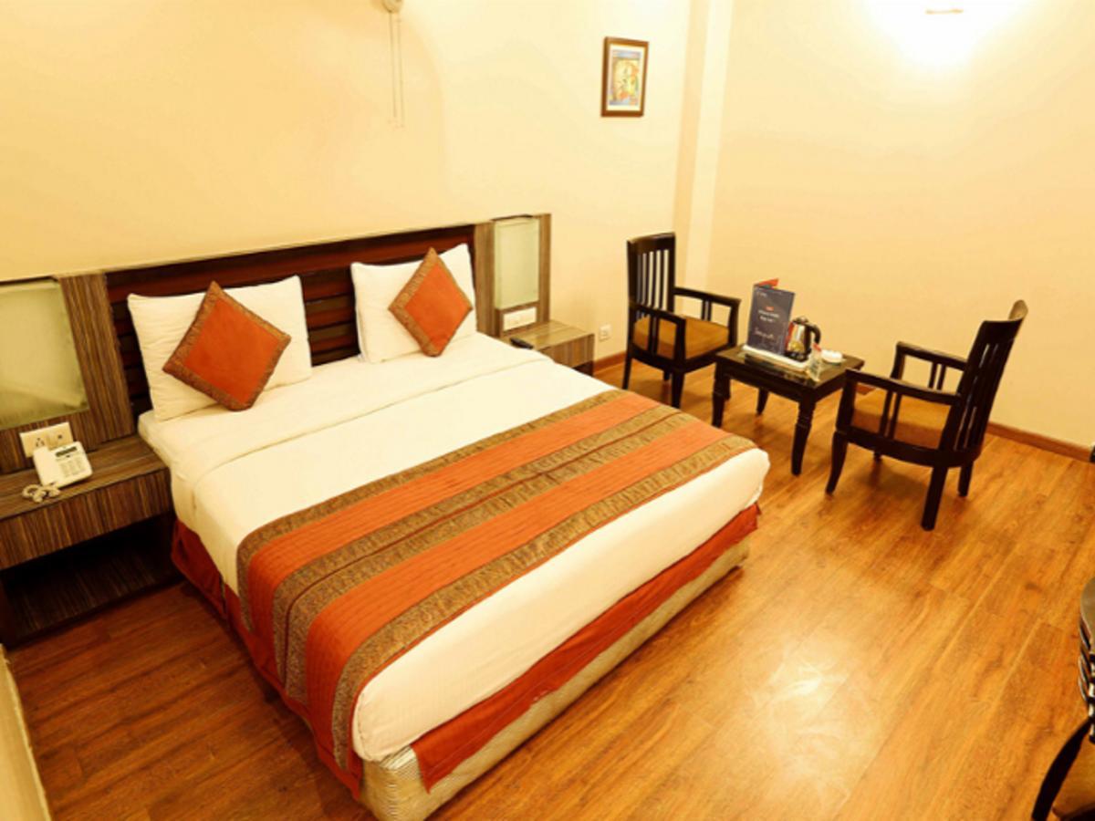Treebo Premium Relax Inn Patel Nagar New Delhi Exterior photo