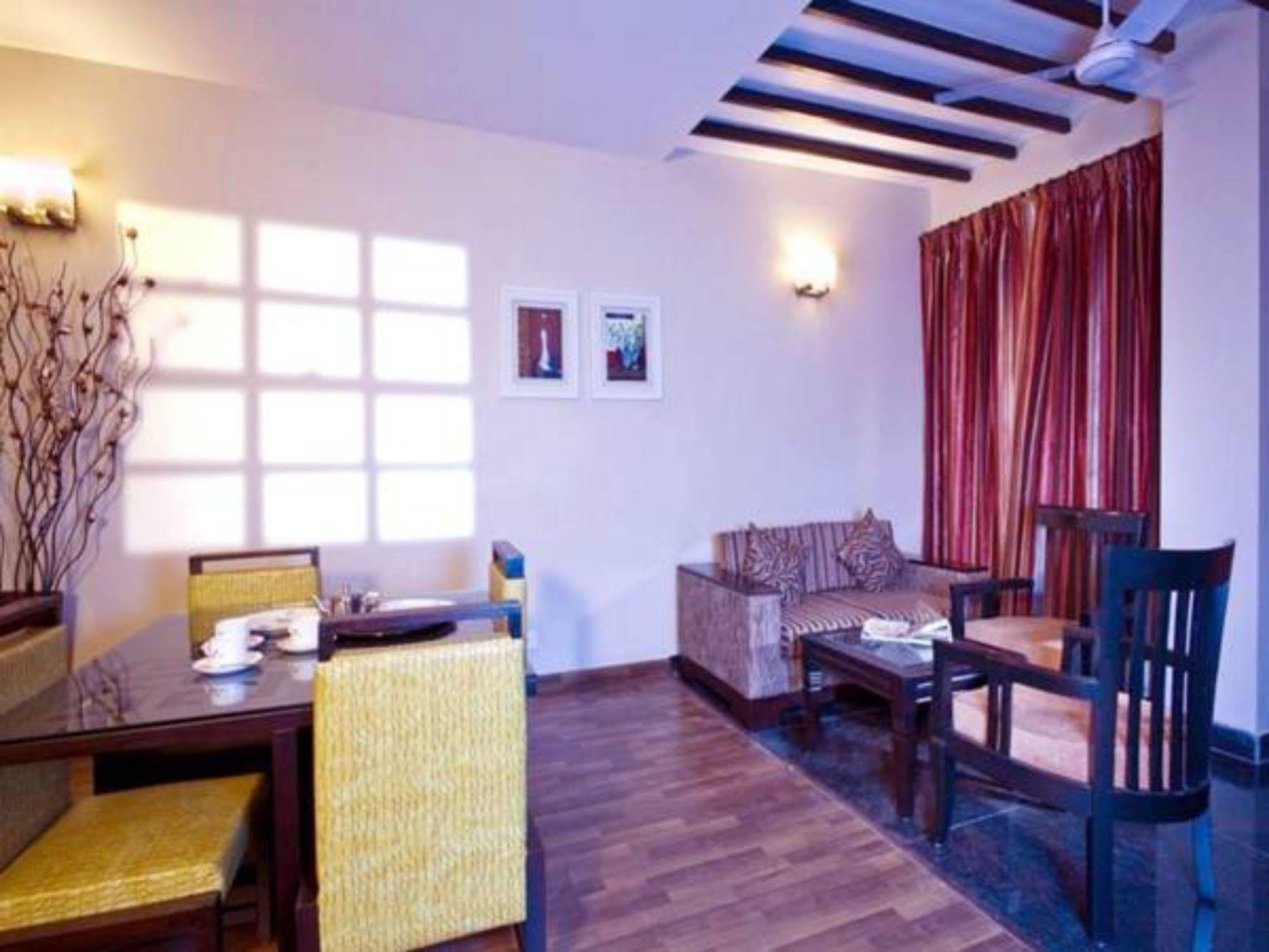 Treebo Premium Relax Inn Patel Nagar New Delhi Exterior photo