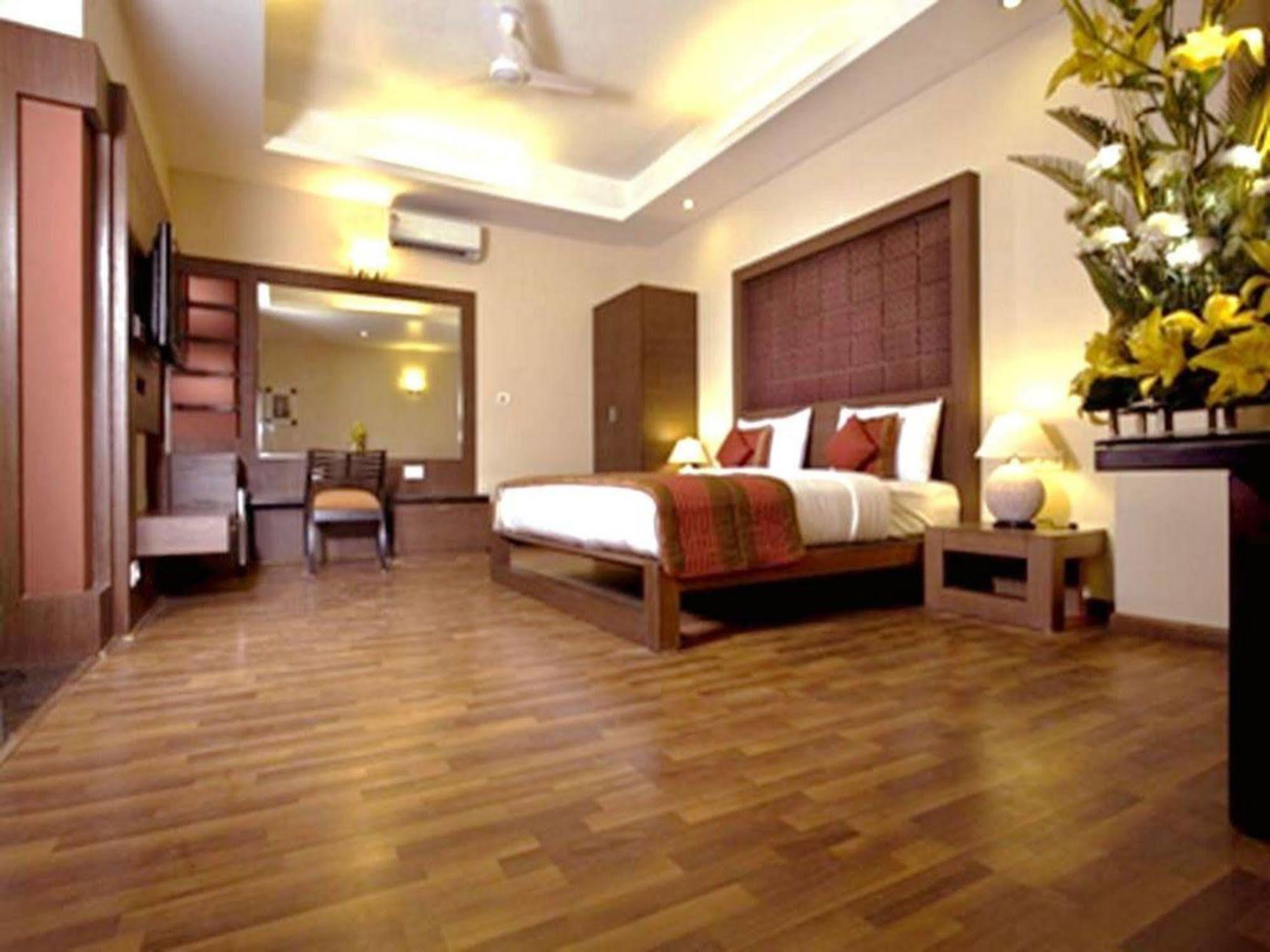 Treebo Premium Relax Inn Patel Nagar New Delhi Exterior photo